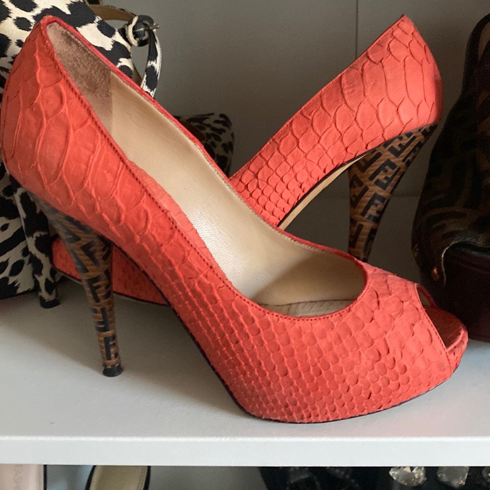 Fendi size 38 (US8)